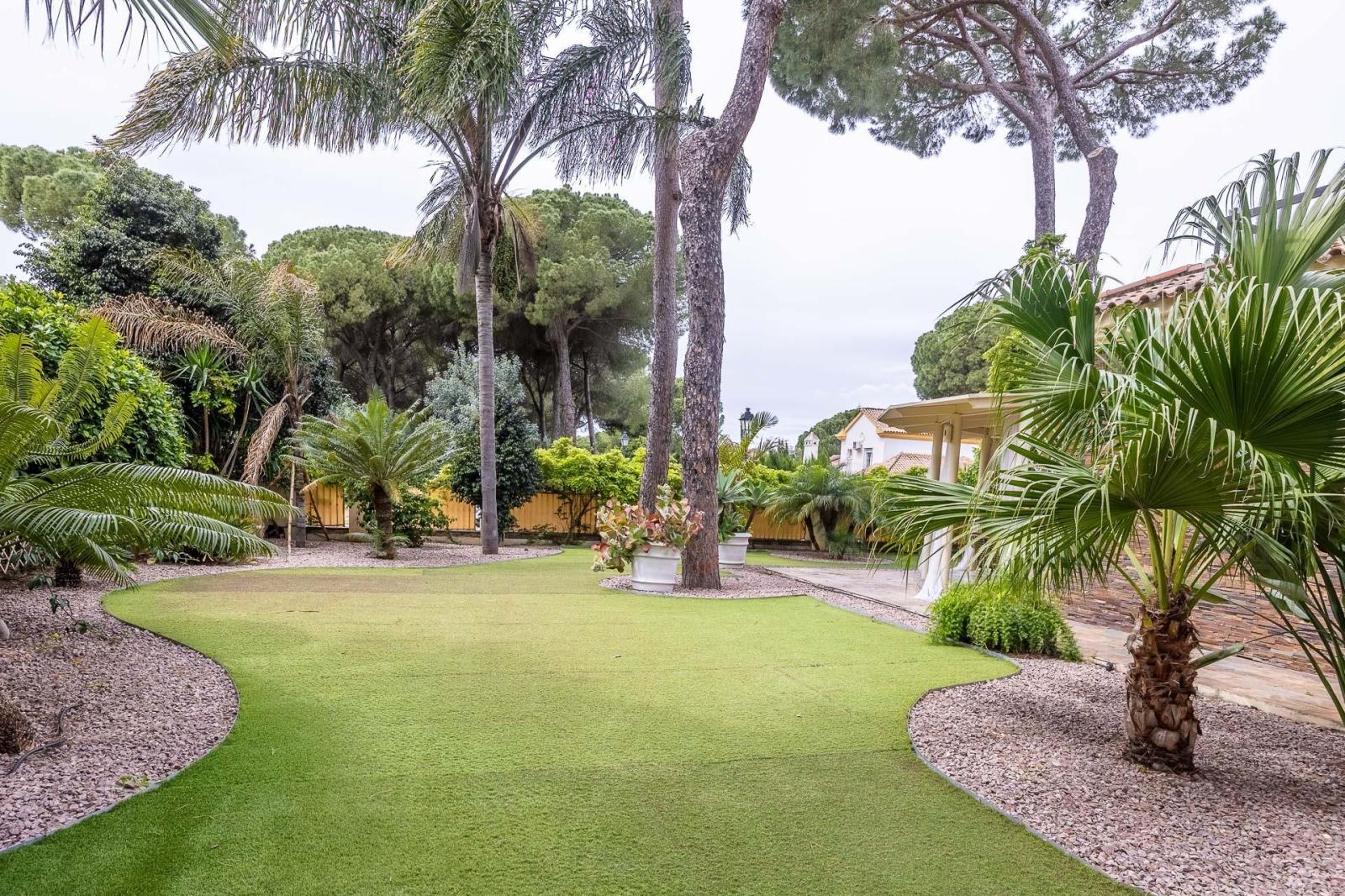 Villa for Sale in Bollullos de la Mitación