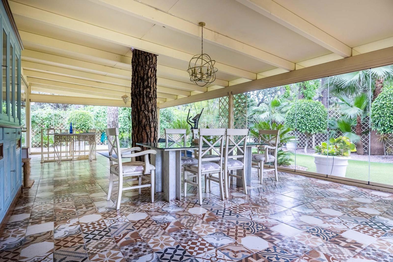 Villa for Sale in Bollullos de la Mitación