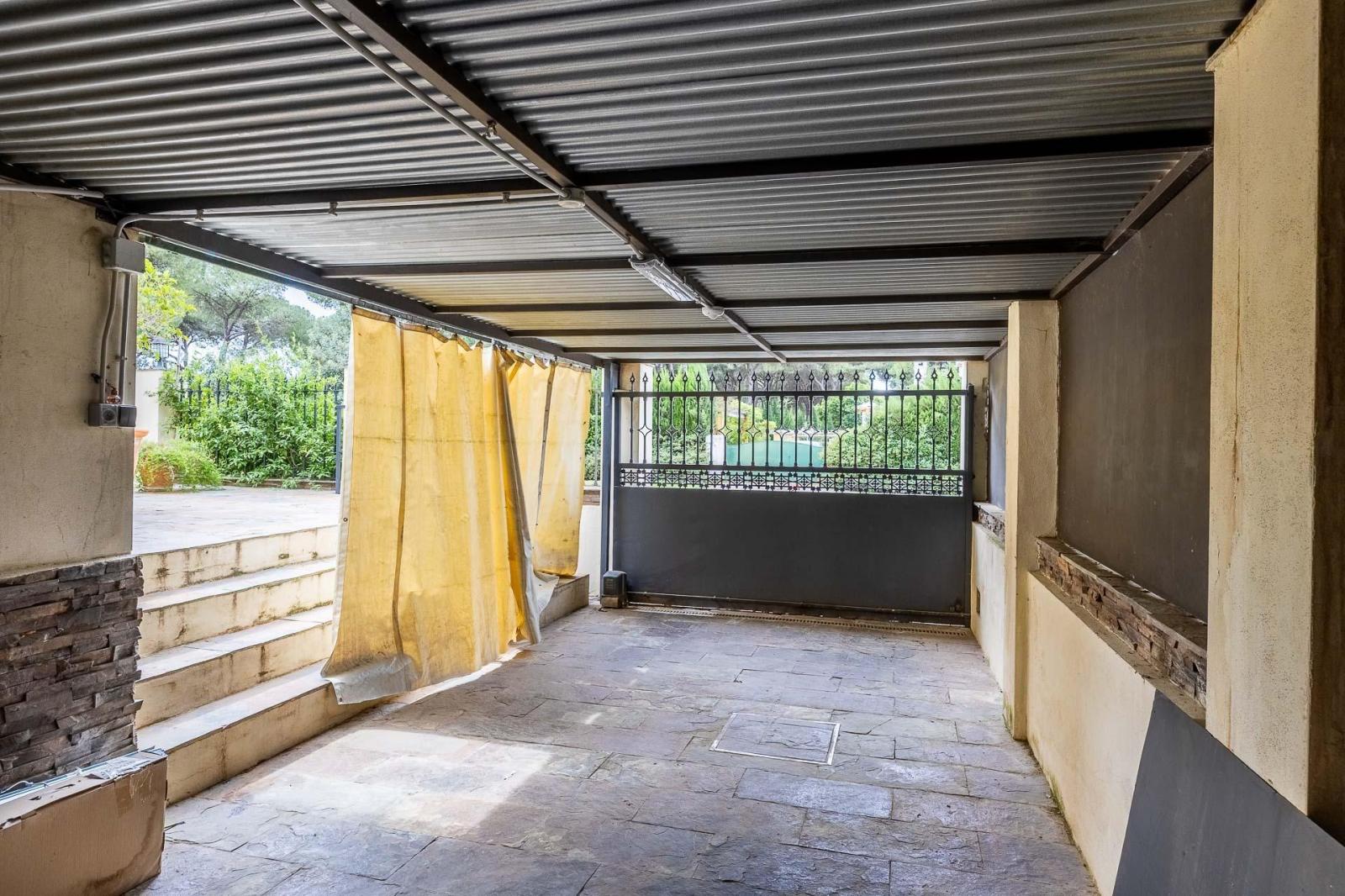Villa for Sale in Bollullos de la Mitación