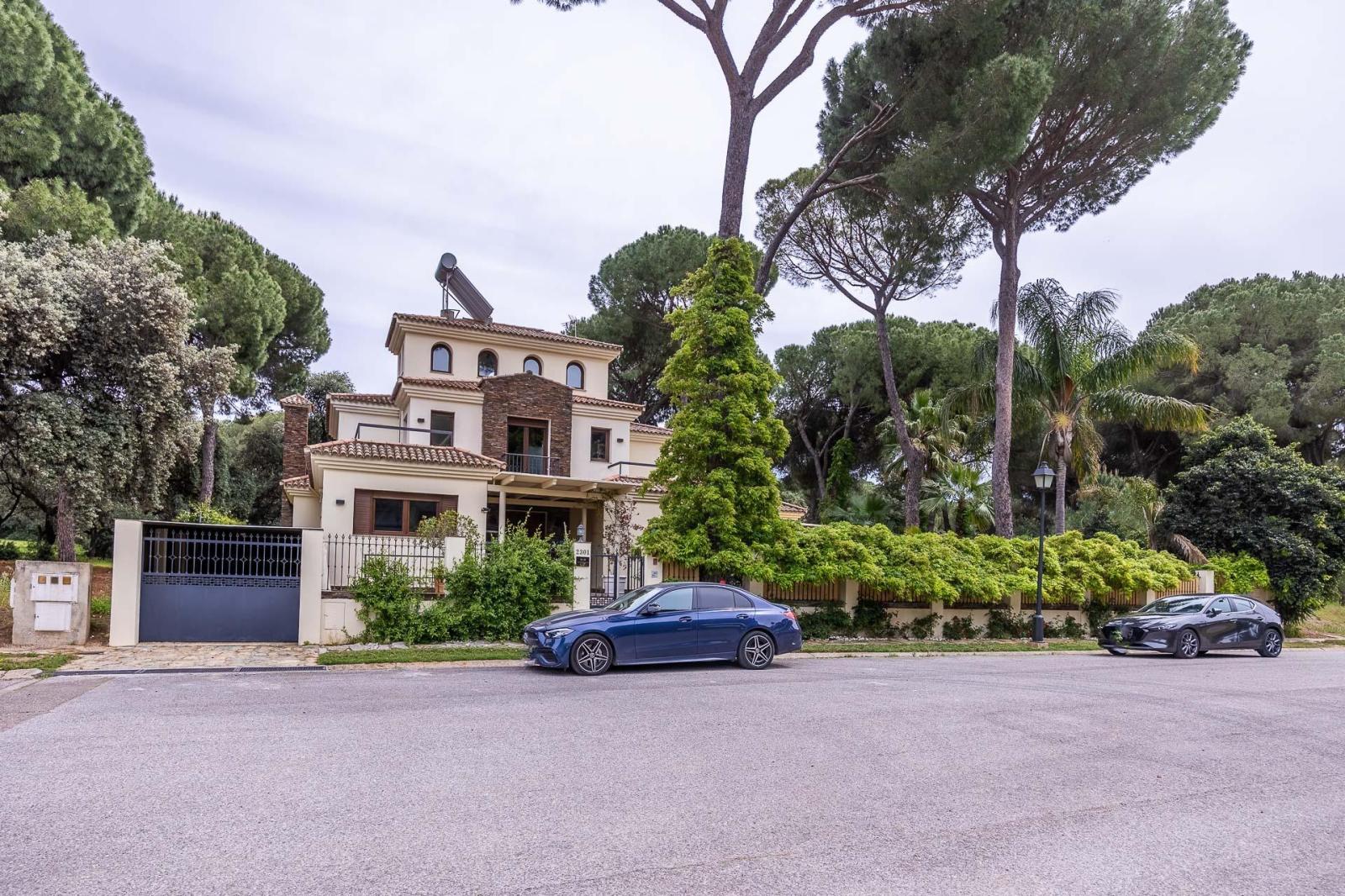 Villa for Sale in Bollullos de la Mitación
