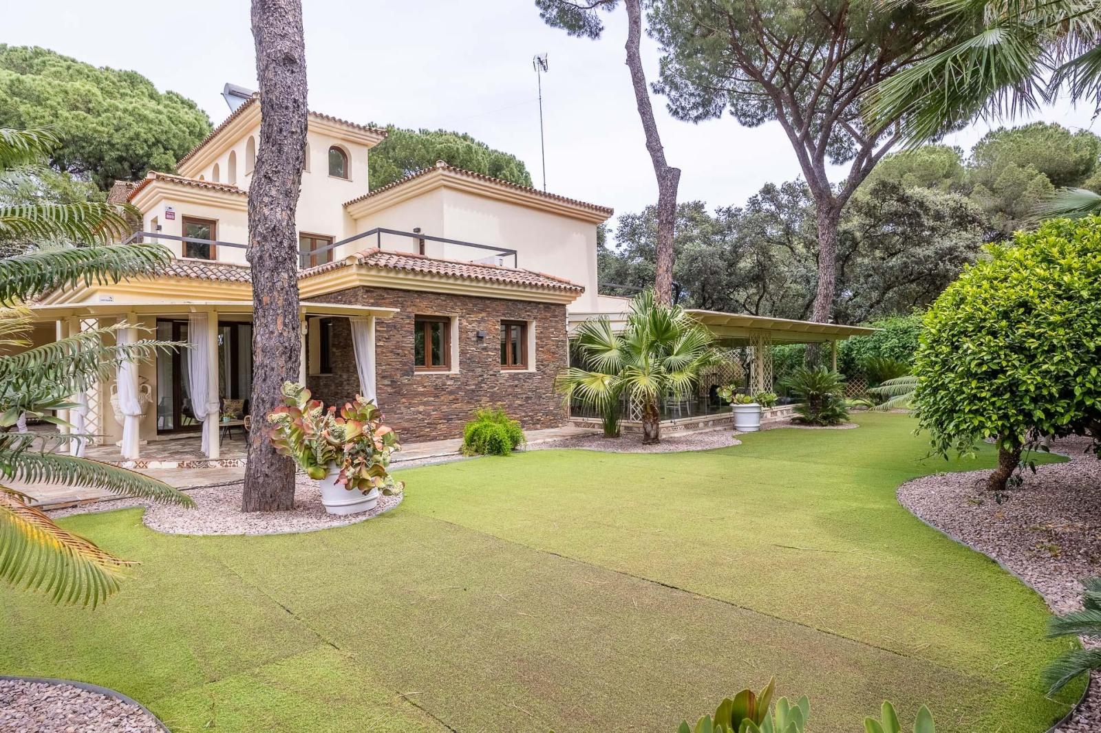 Villa for Sale in Bollullos de la Mitación