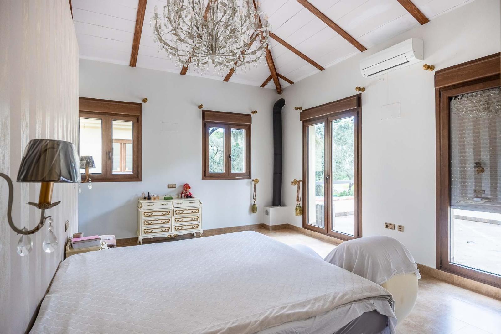 Villa for Sale in Bollullos de la Mitación