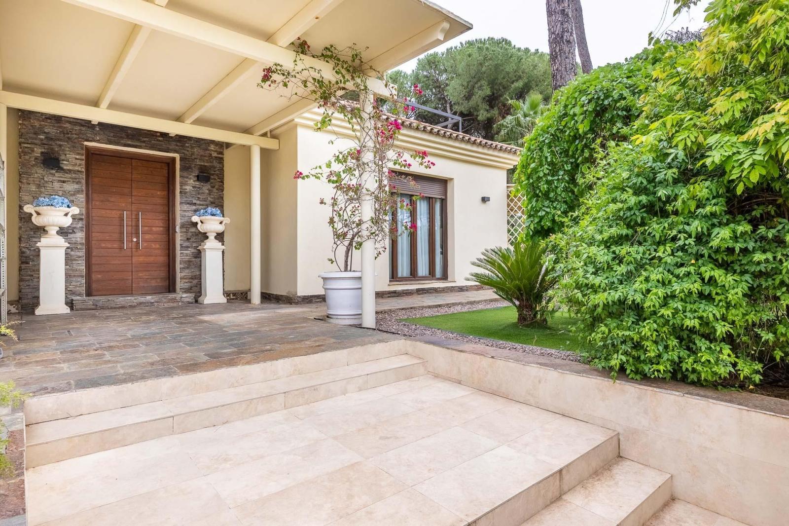 Villa for Sale in Bollullos de la Mitación