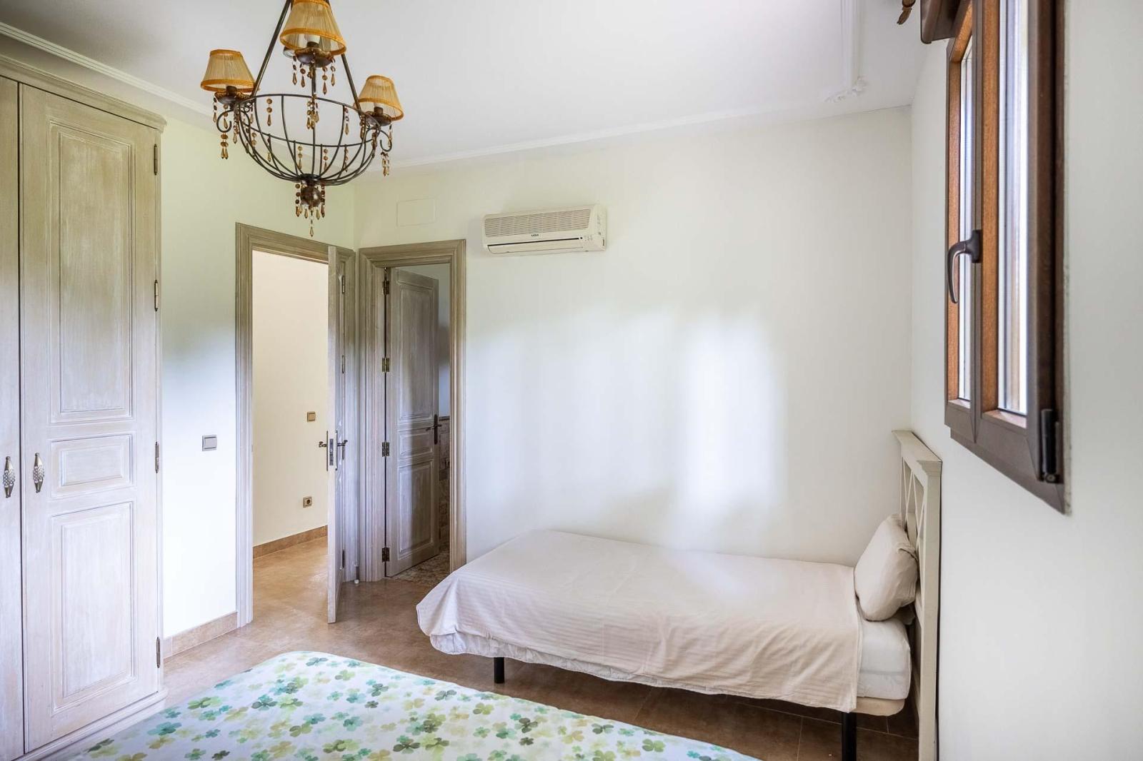 Villa for Sale in Bollullos de la Mitación