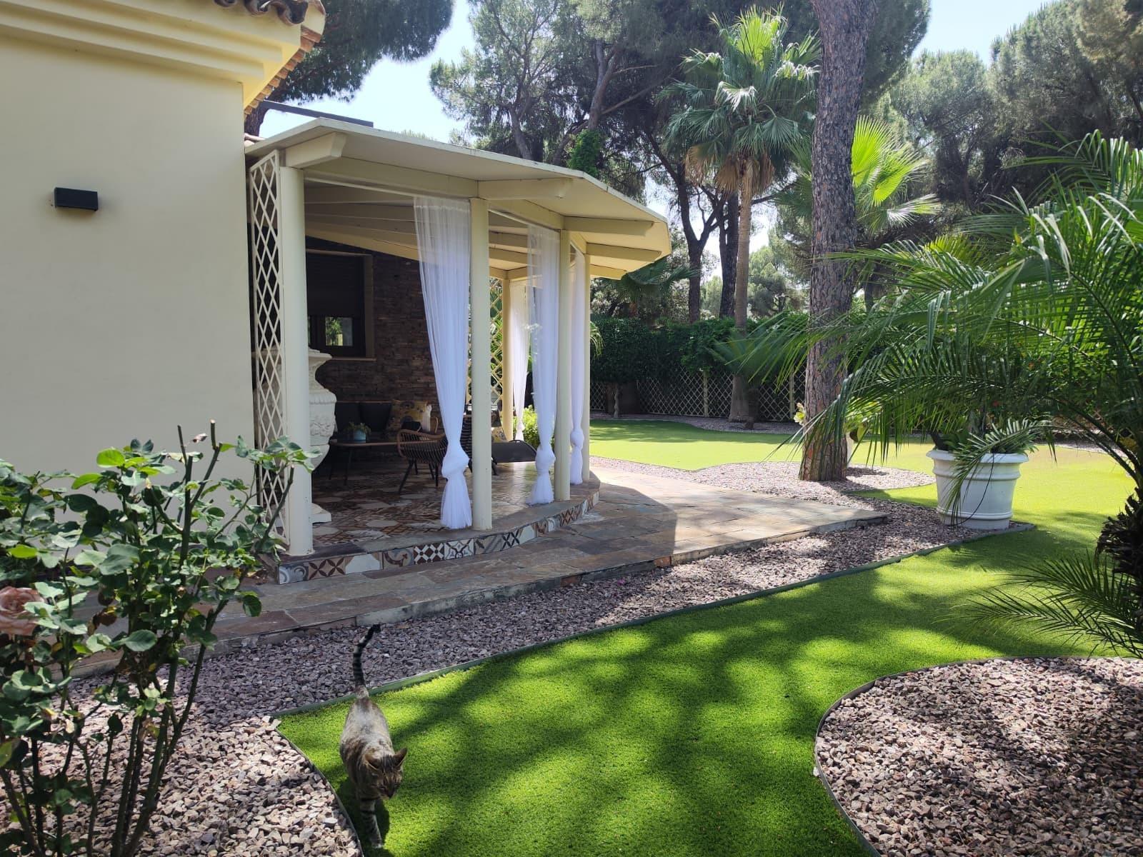 Villa for Sale in Bollullos de la Mitación