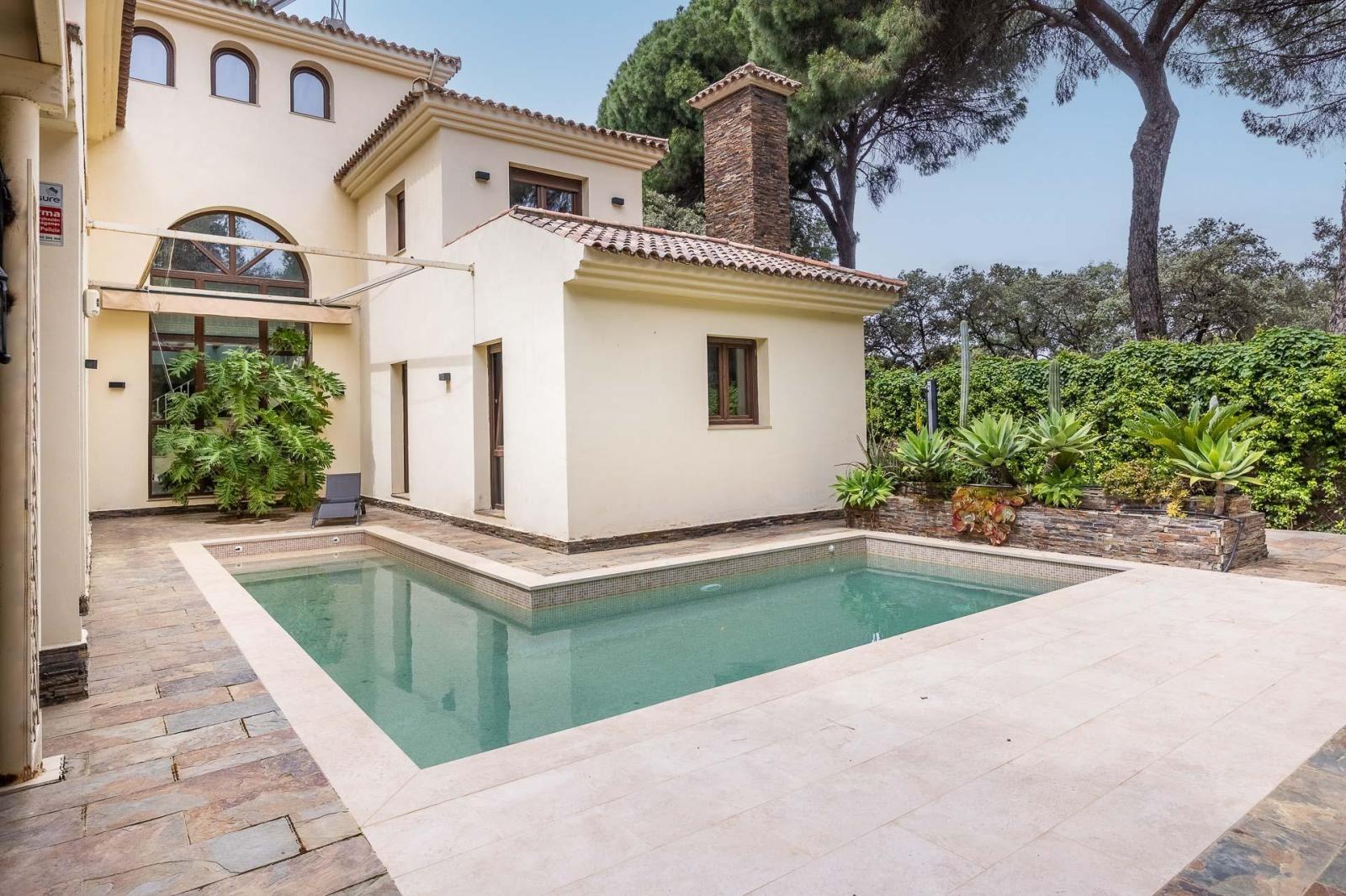 Villa for Sale in Bollullos de la Mitación