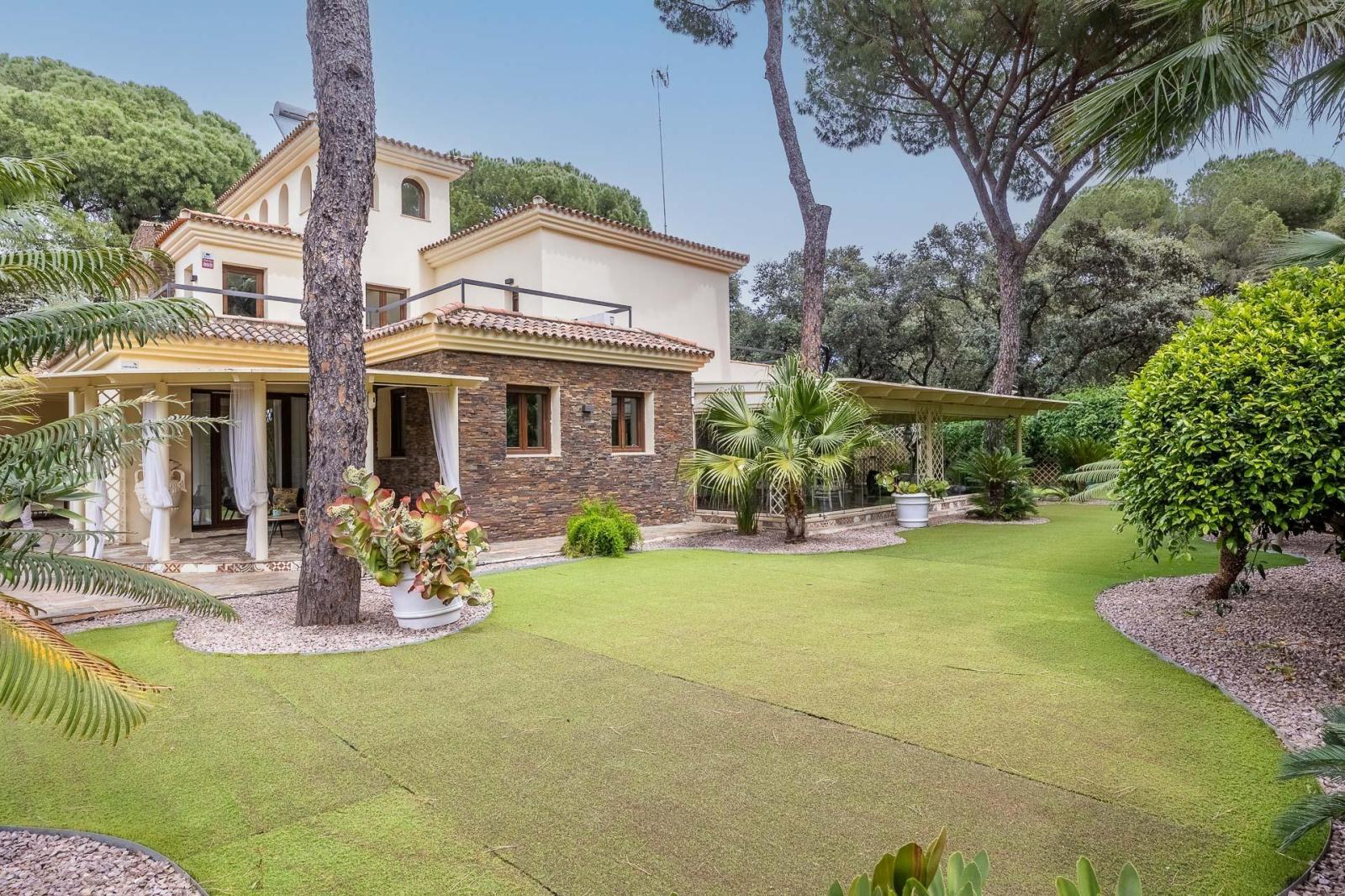Villa for Sale in Bollullos de la Mitación