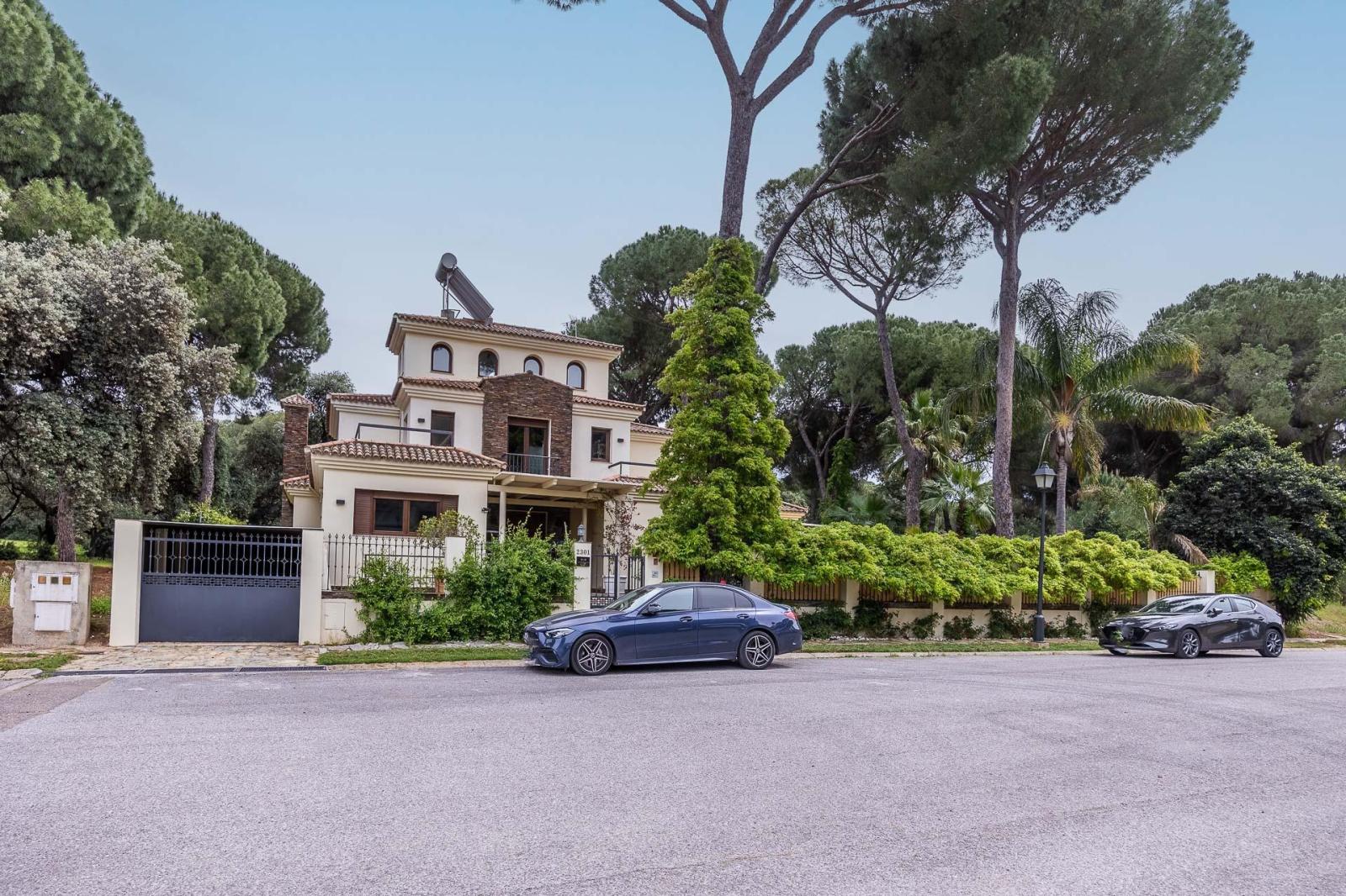 Villa for Sale in Bollullos de la Mitación