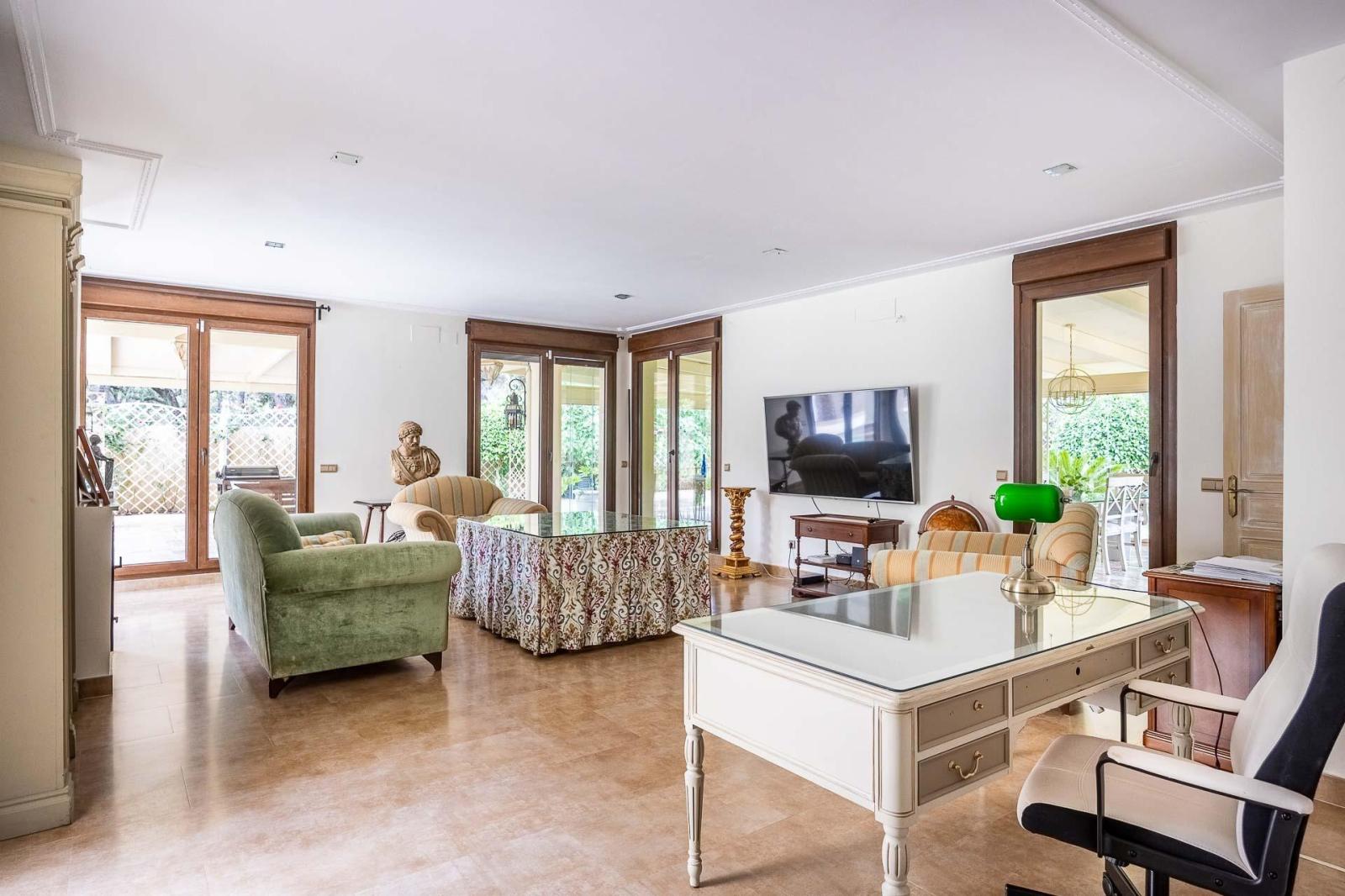 Villa for Sale in Bollullos de la Mitación