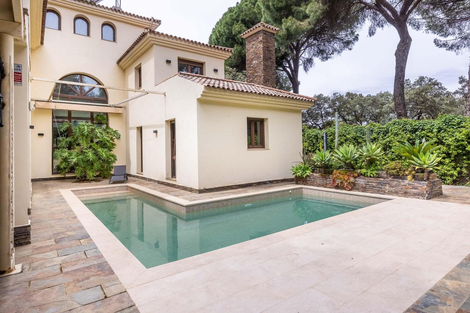 Villa for Sale in Bollullos de la Mitación