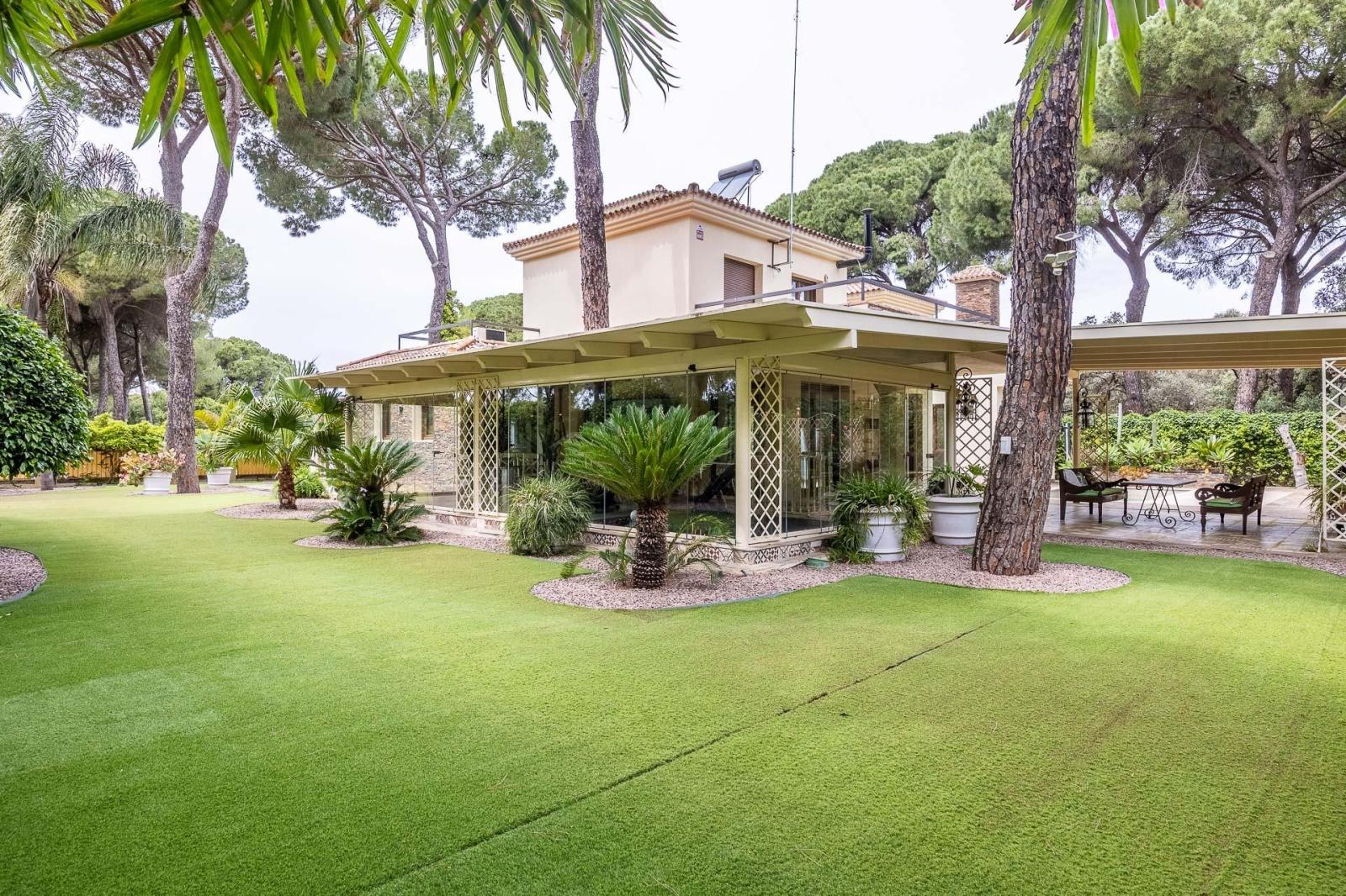 Villa for Sale in Bollullos de la Mitación