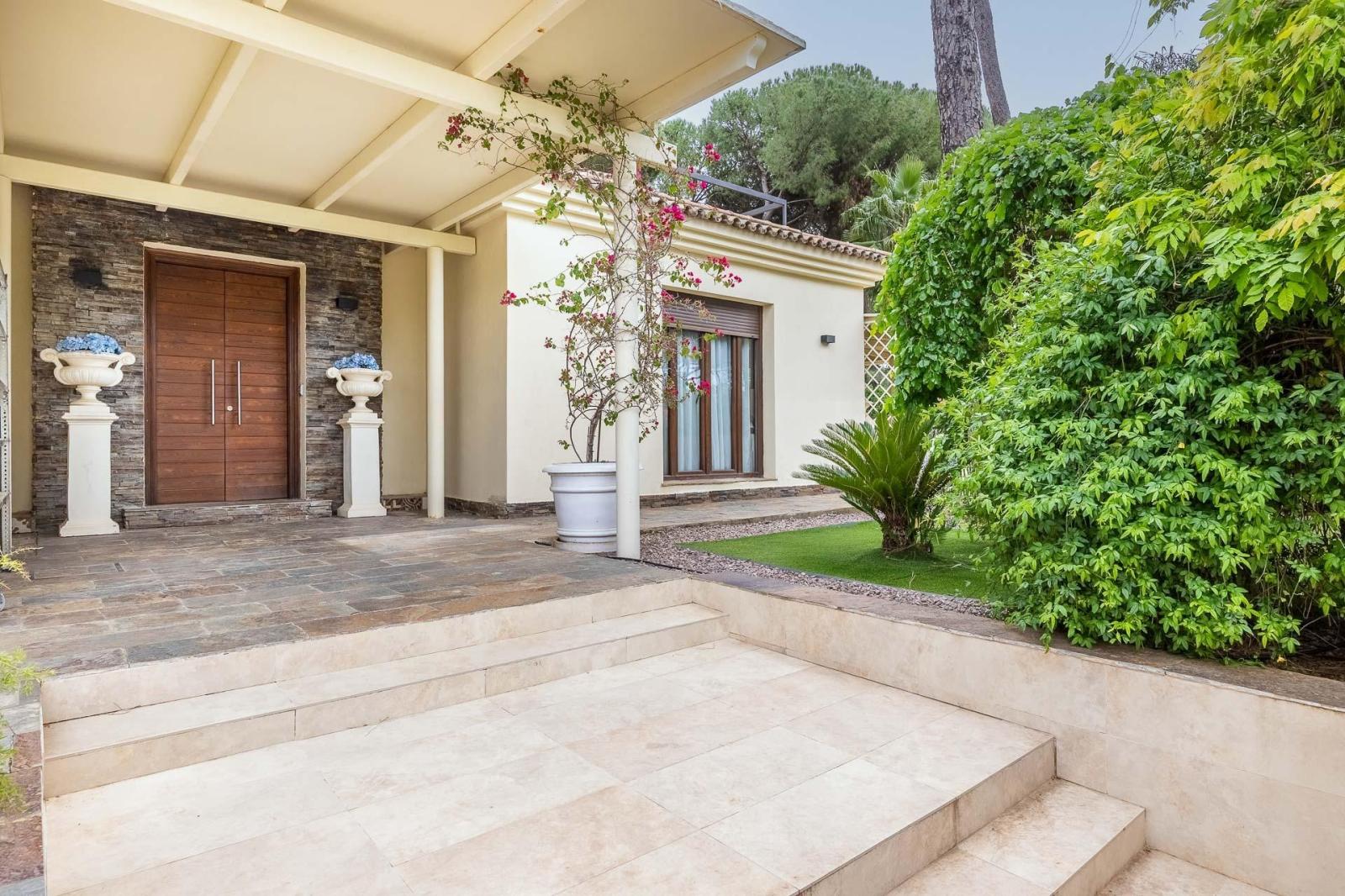 Villa for Sale in Bollullos de la Mitación