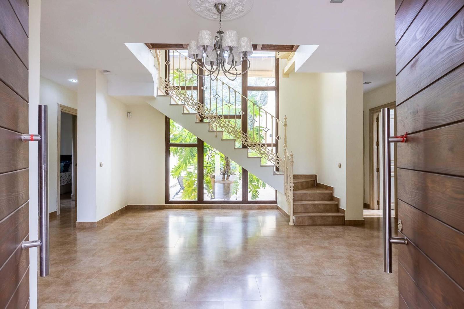 Villa for Sale in Bollullos de la Mitación