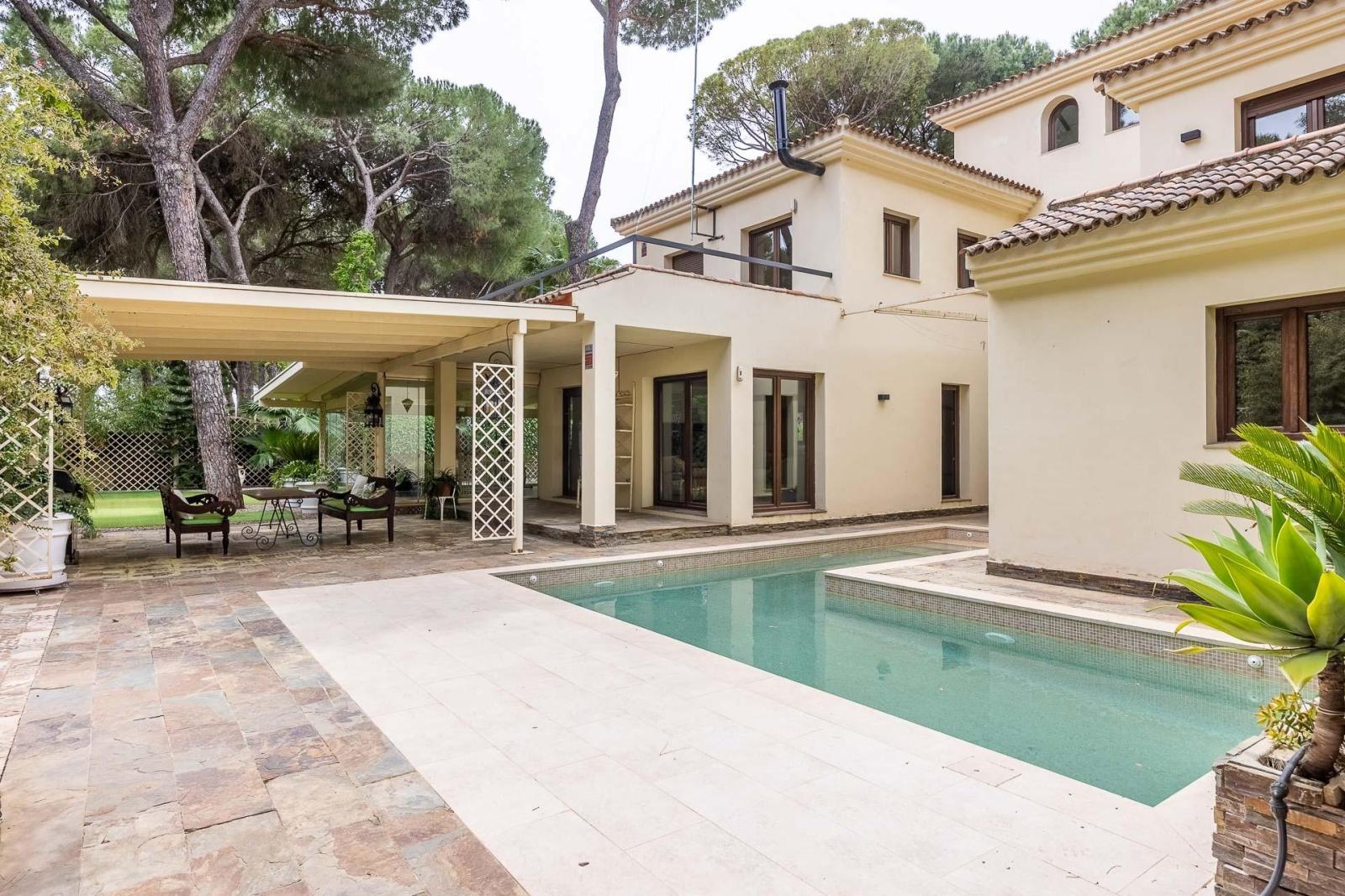 Villa for Sale in Bollullos de la Mitación