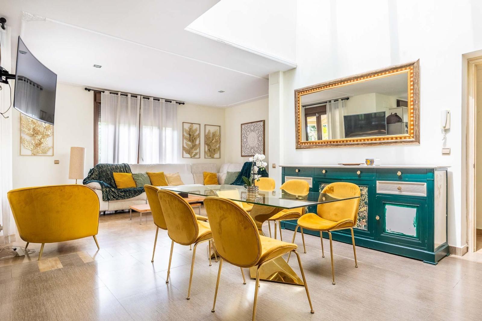 Villa for Sale in Bollullos de la Mitación