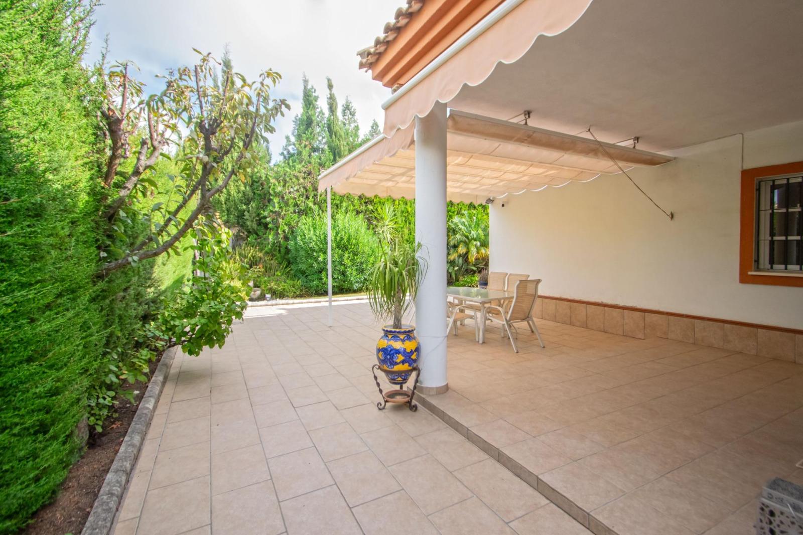 Chalet for Sale in Espartinas