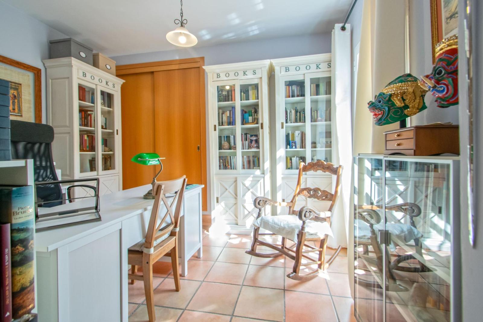 Chalet for Sale in Espartinas