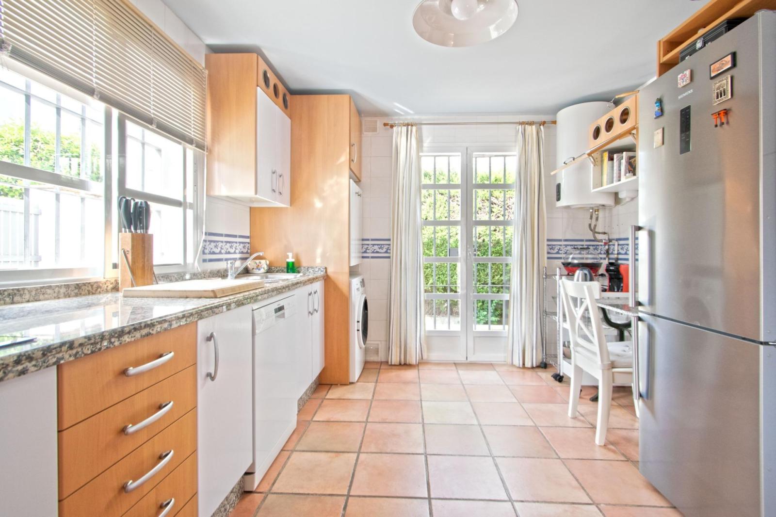 Chalet for Sale in Espartinas