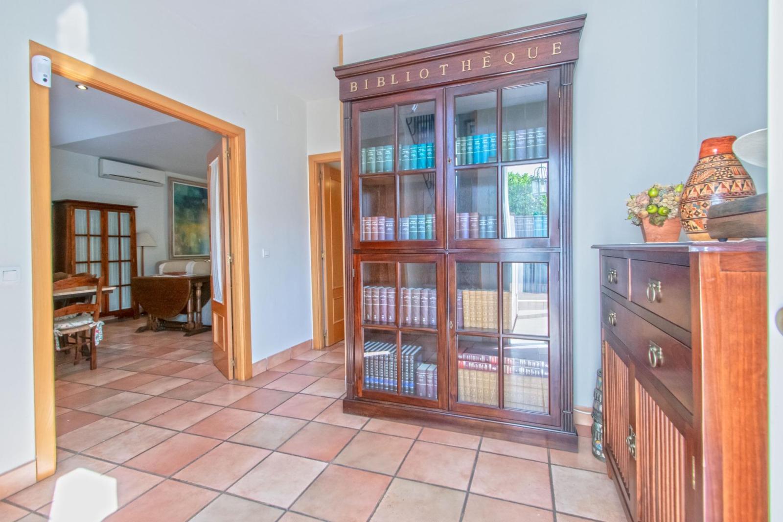 Chalet for Sale in Espartinas