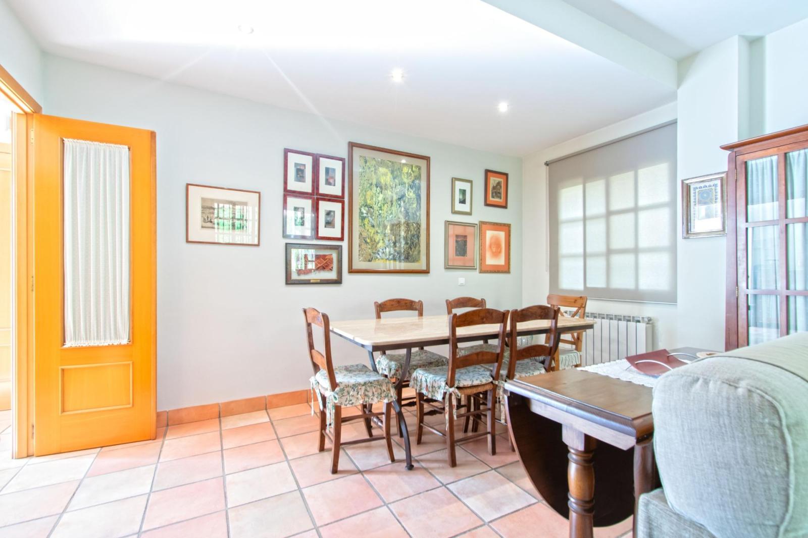 Chalet for Sale in Espartinas