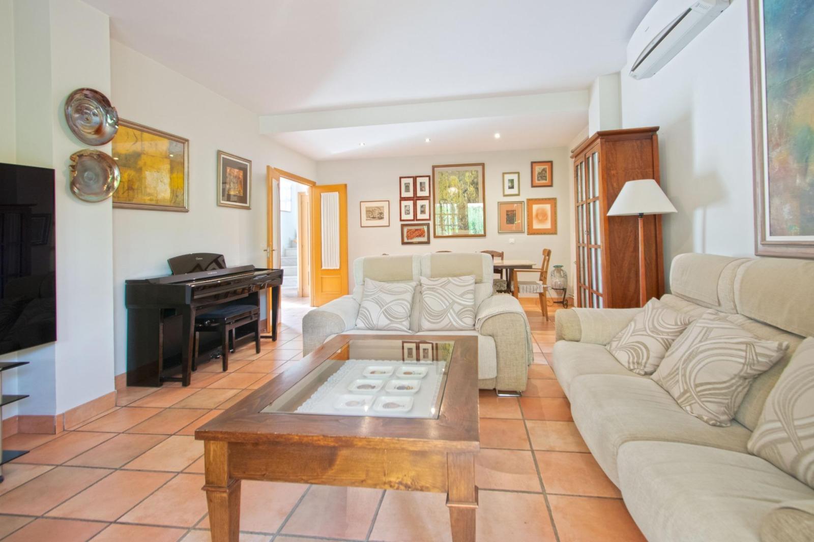 Chalet for Sale in Espartinas