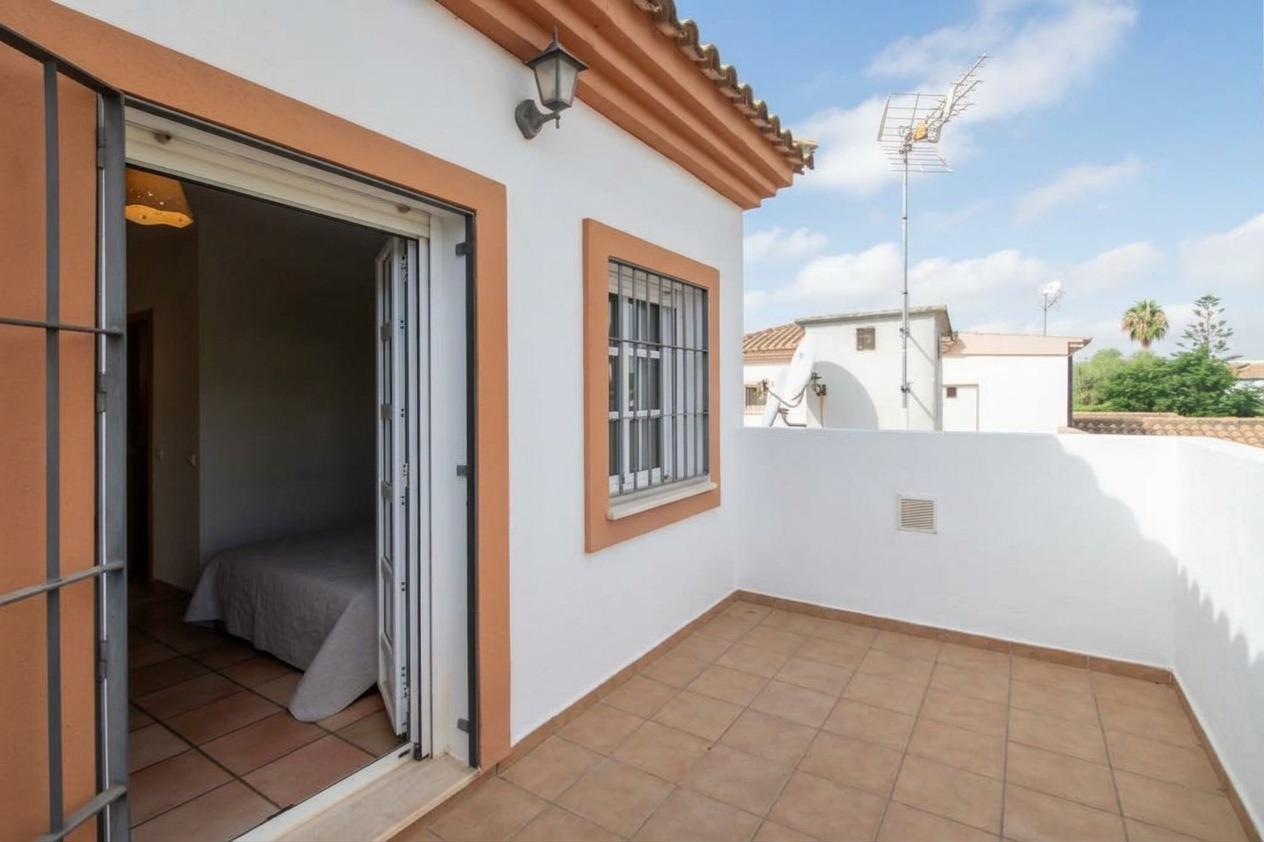 Chalet for Sale in Espartinas