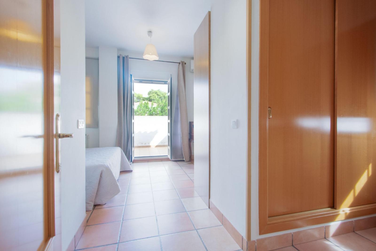 Chalet for Sale in Espartinas