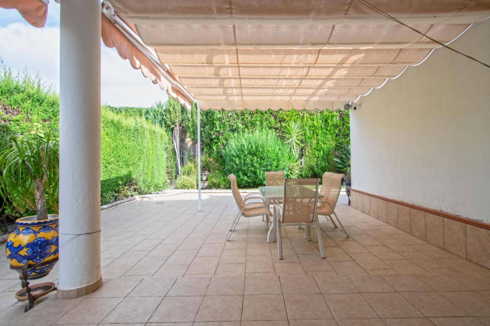 Chalet for Sale in Espartinas