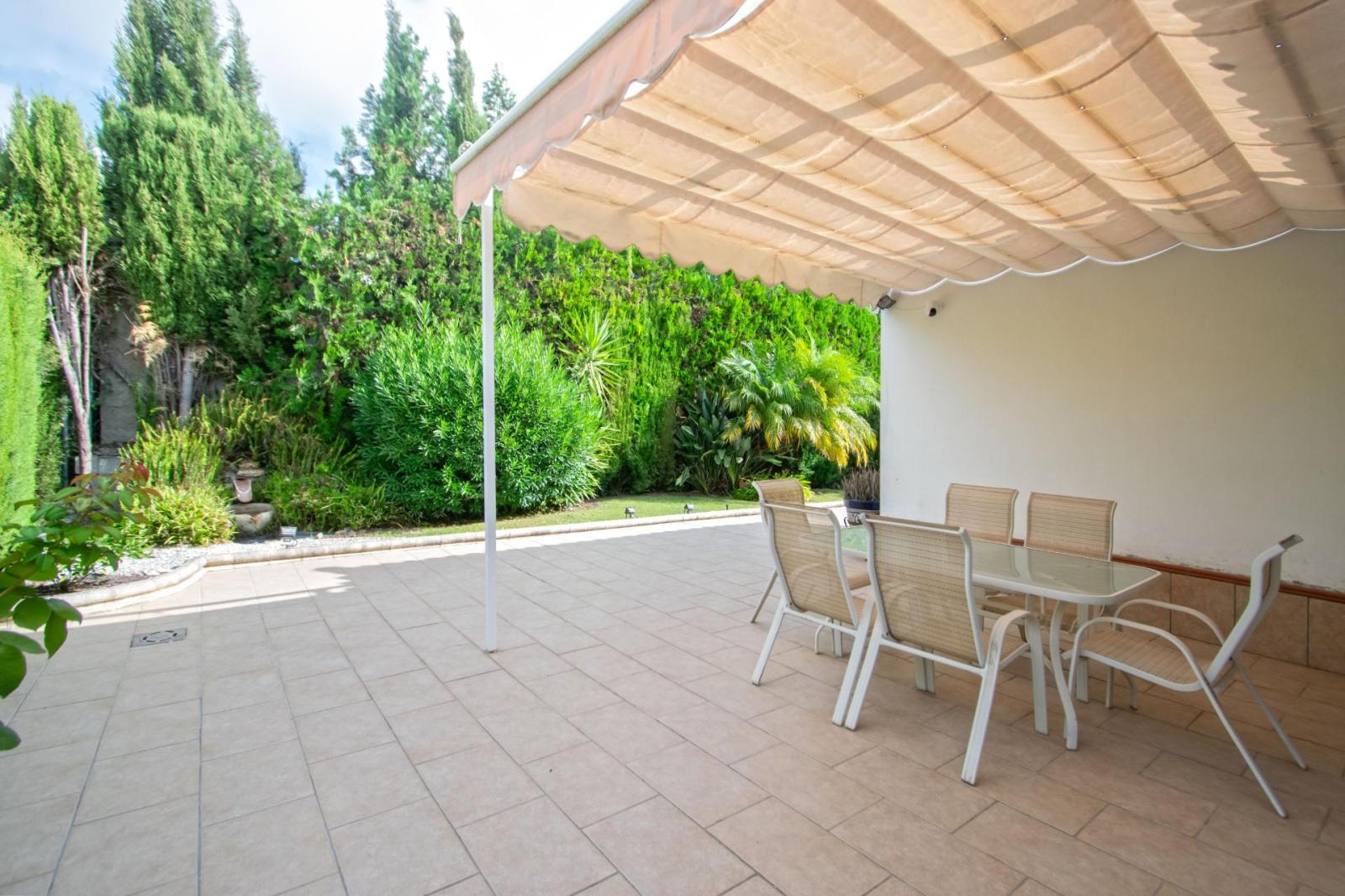 Chalet for Sale in Espartinas