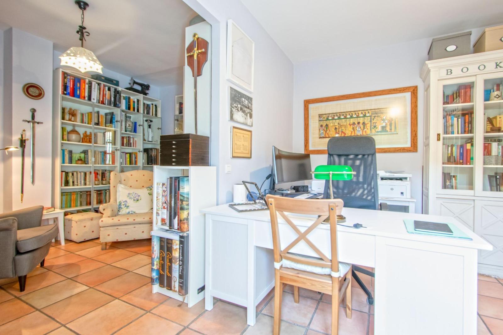 Chalet for Sale in Espartinas