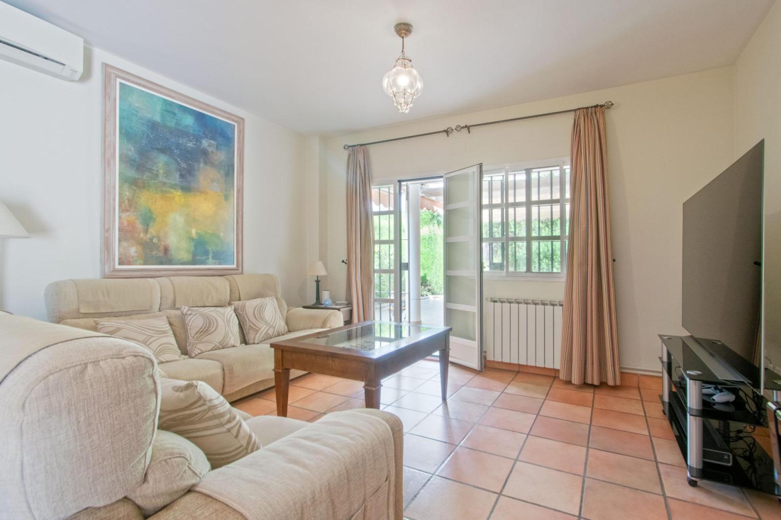 Chalet for Sale in Espartinas