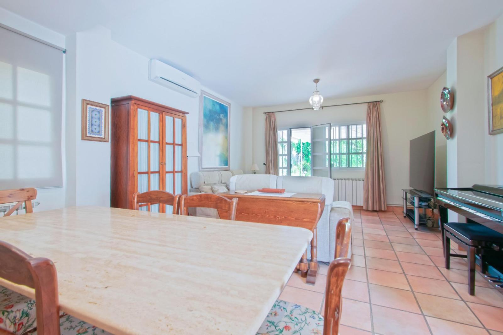 Chalet for Sale in Espartinas