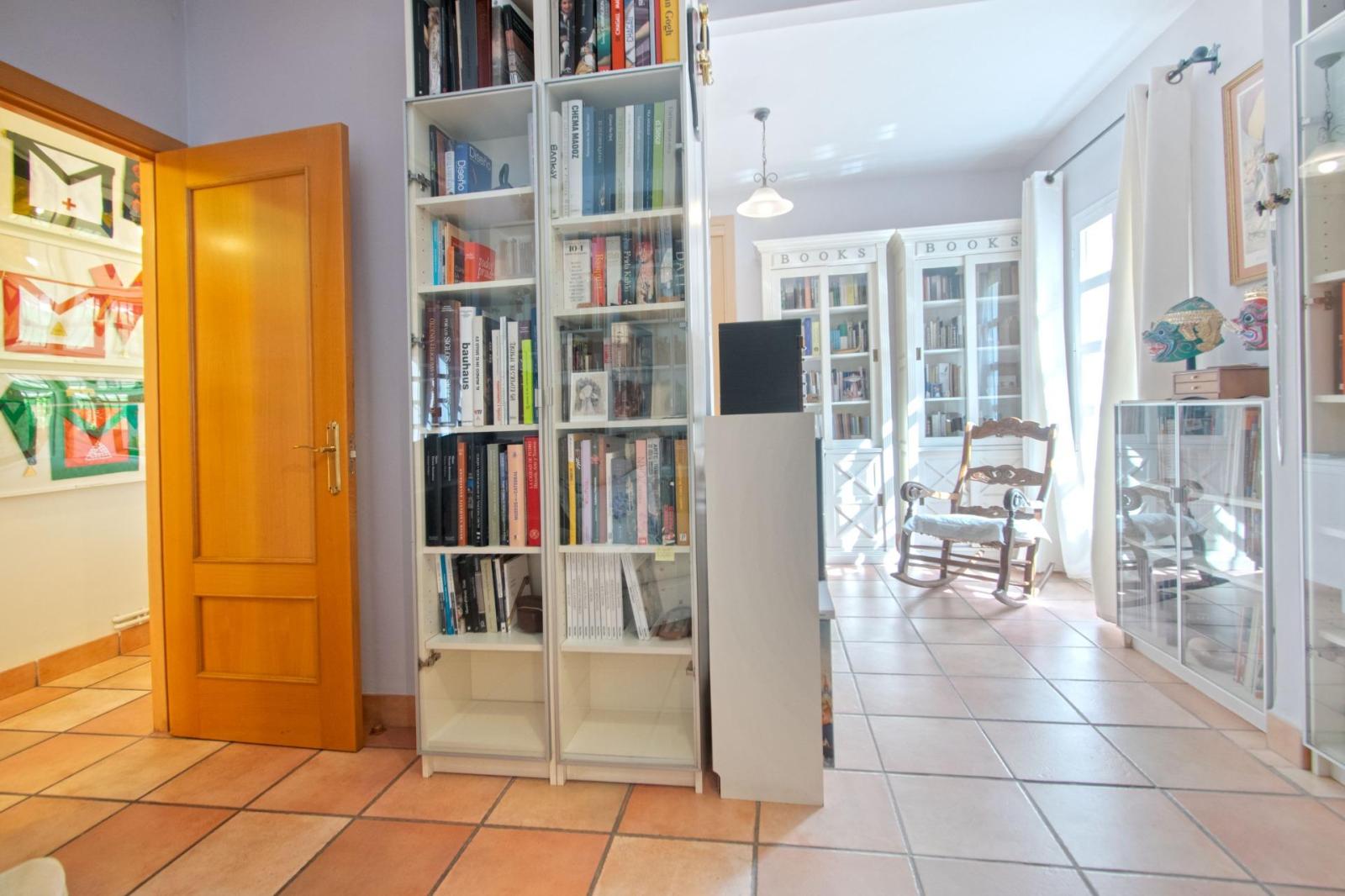 Chalet for Sale in Espartinas