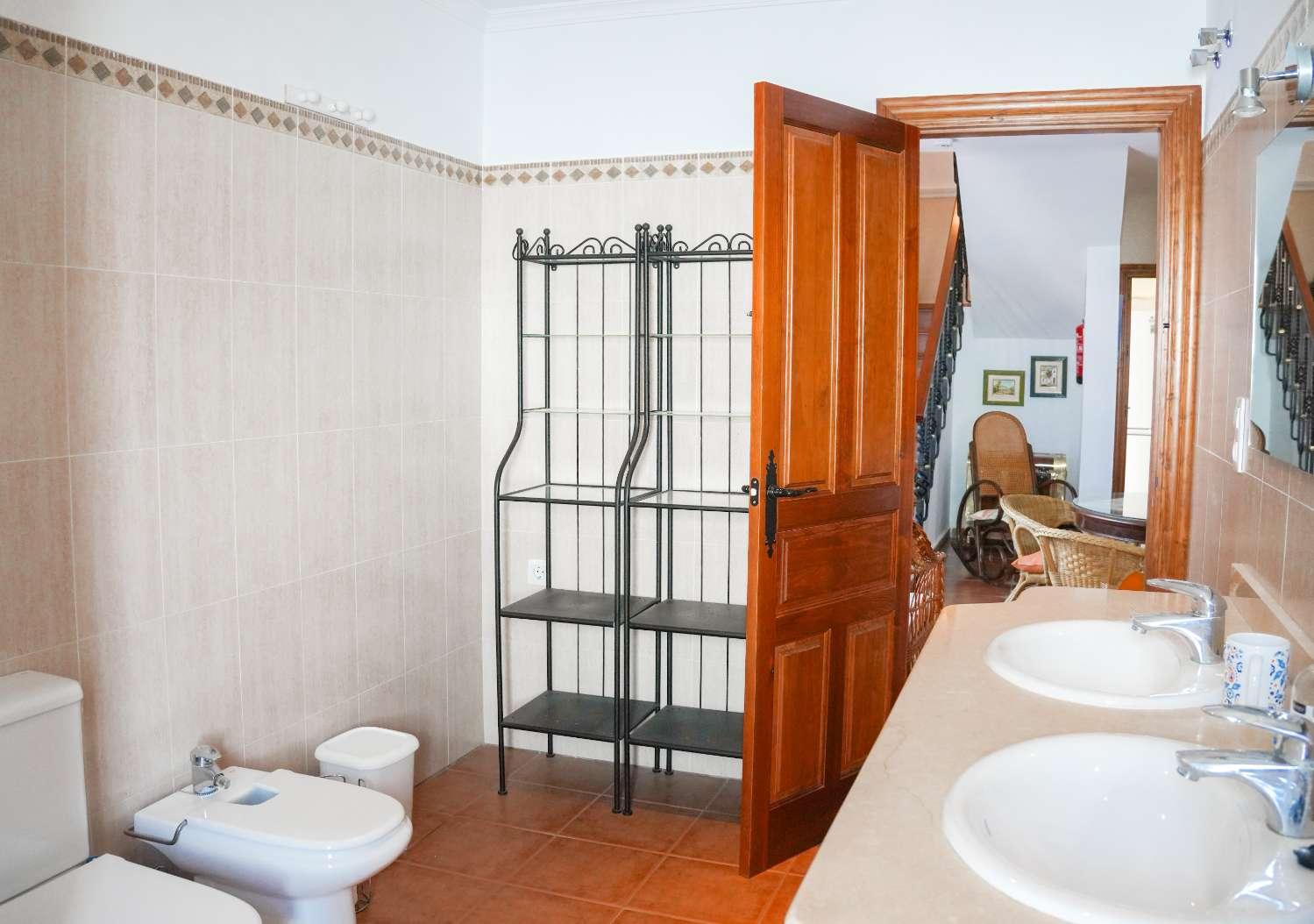 Villa for Sale in Cúllar Vega