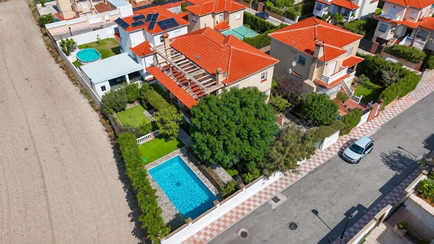 Villa for Sale in Cúllar Vega