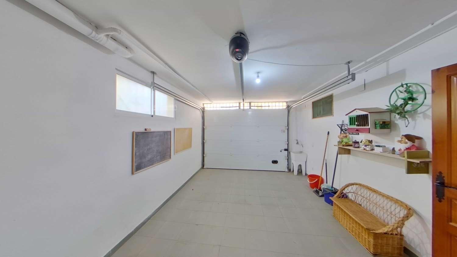 Villa for Sale in Cúllar Vega