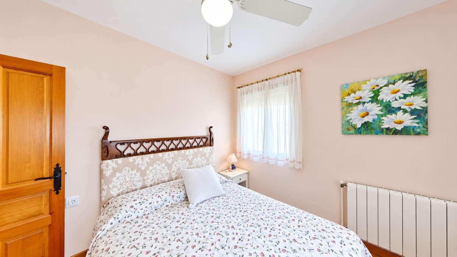 Villa for Sale in Cúllar Vega