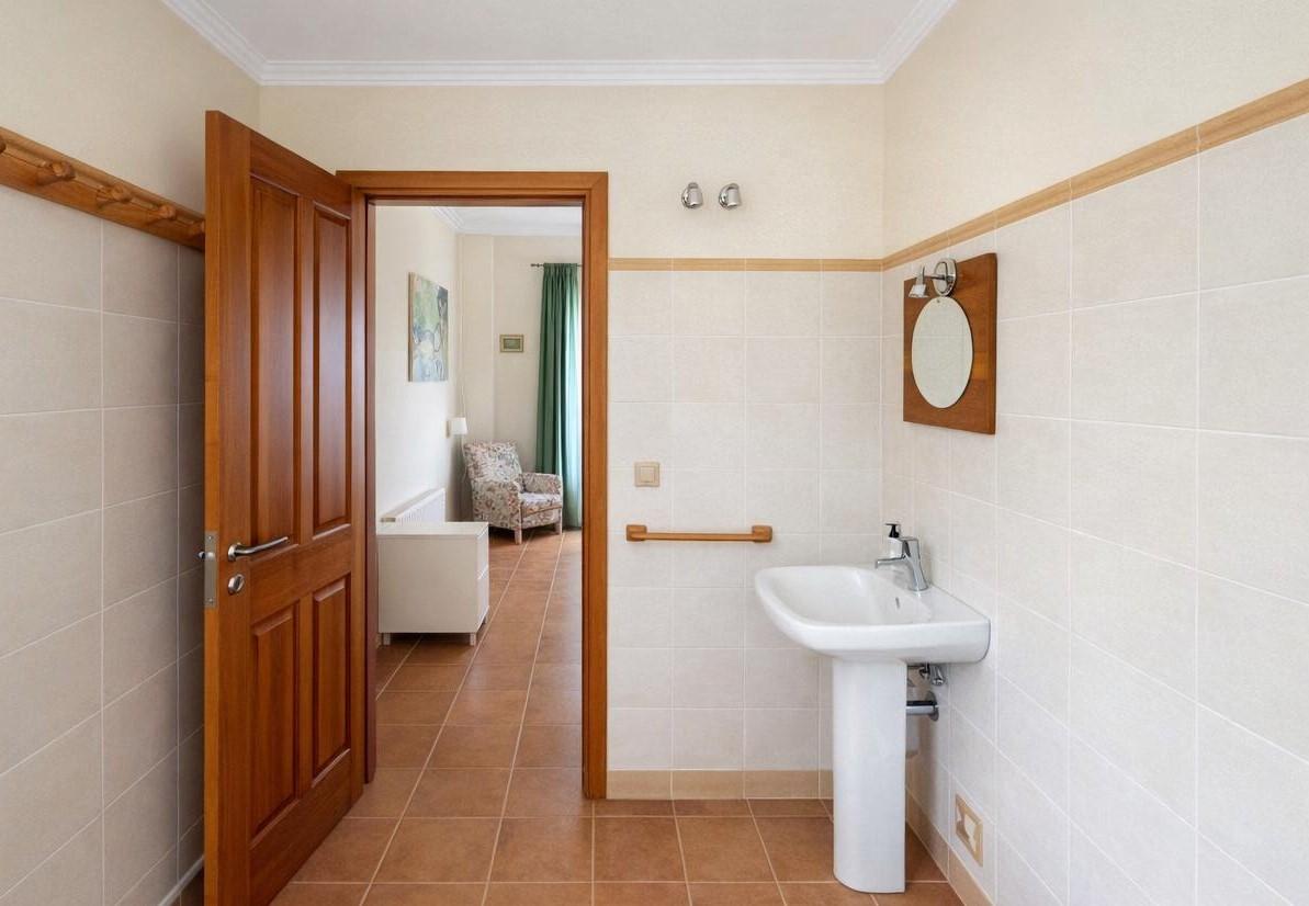 Villa for Sale in Cúllar Vega