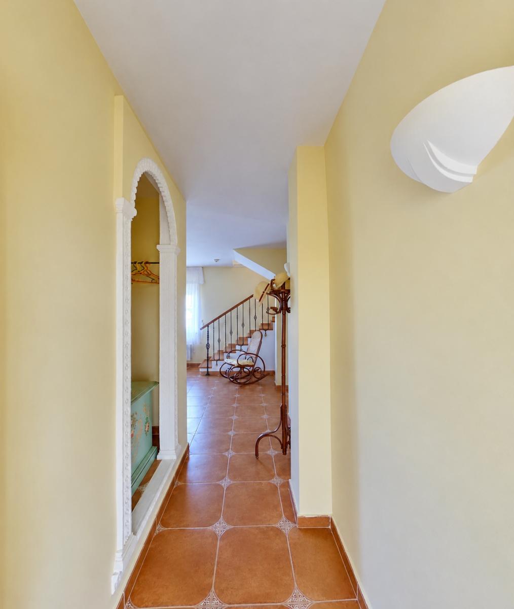 Villa for Sale in Cúllar Vega