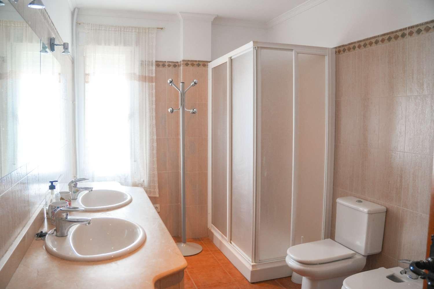 Villa for Sale in Cúllar Vega