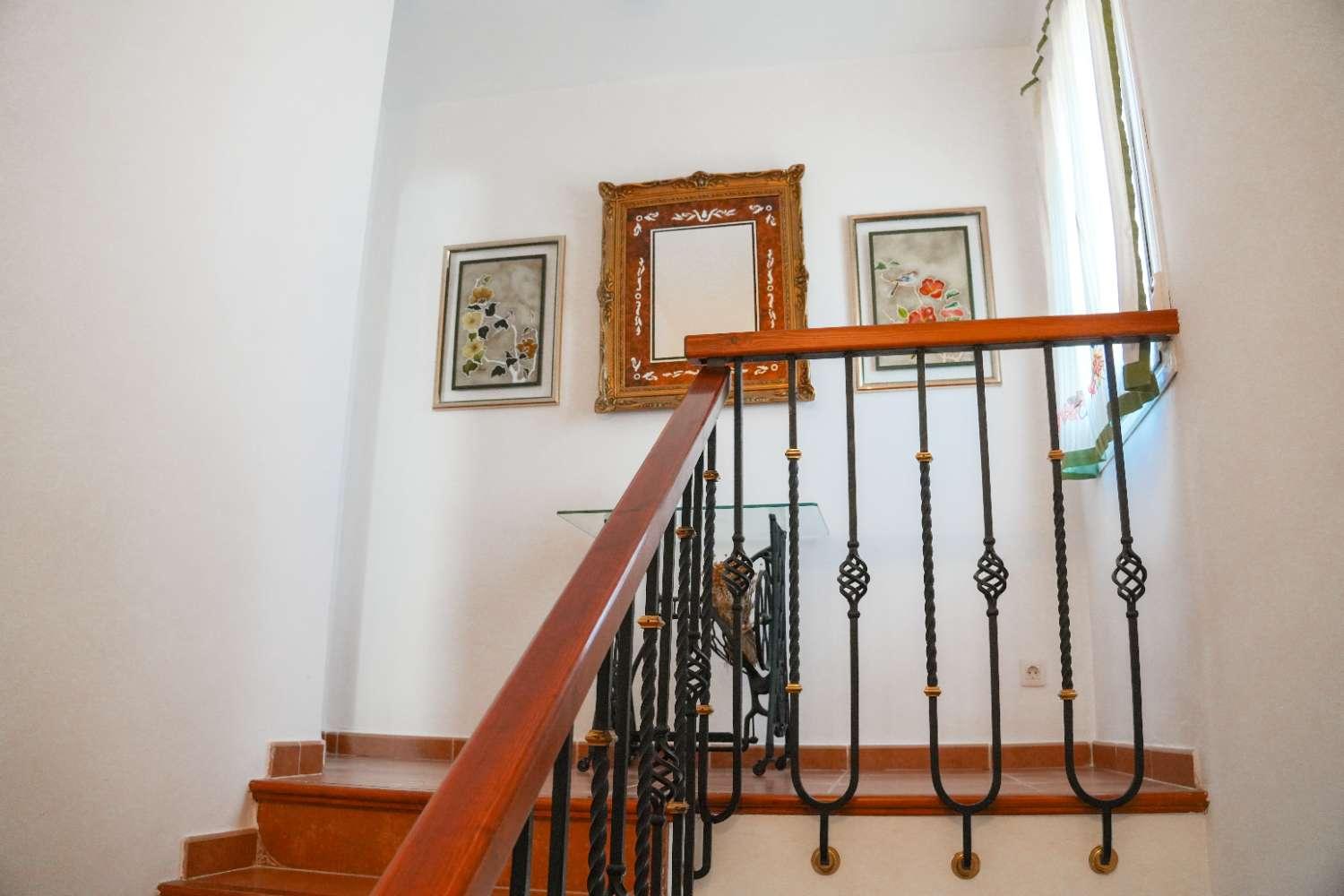 Villa for Sale in Cúllar Vega