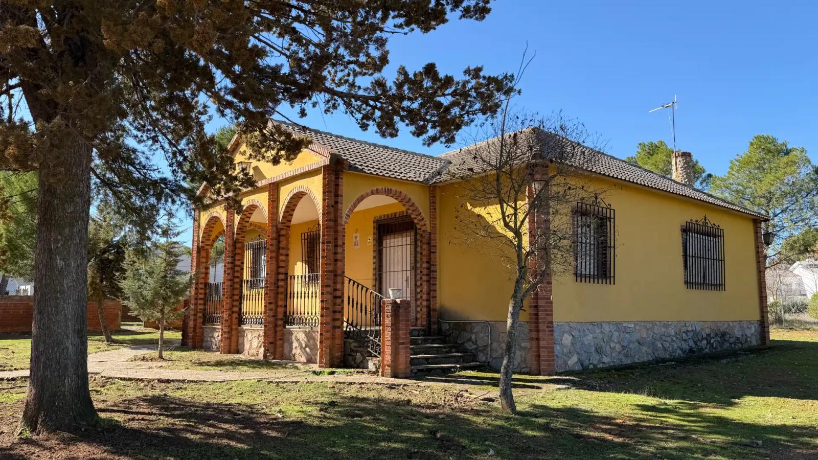 Chalet en Venta en Villafranca de los Caballeros