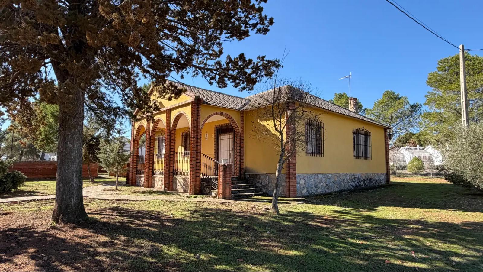 Chalet en Venta en Villafranca de los Caballeros