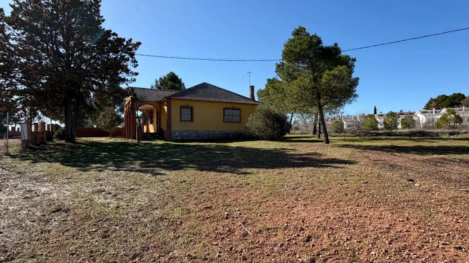 Chalet en Venta en Villafranca de los Caballeros