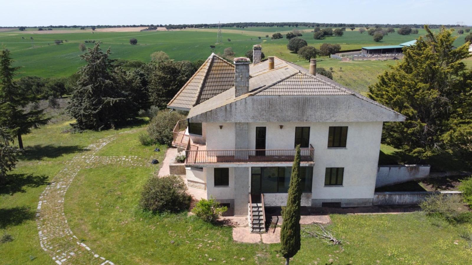 Chalet for Sale in Topas