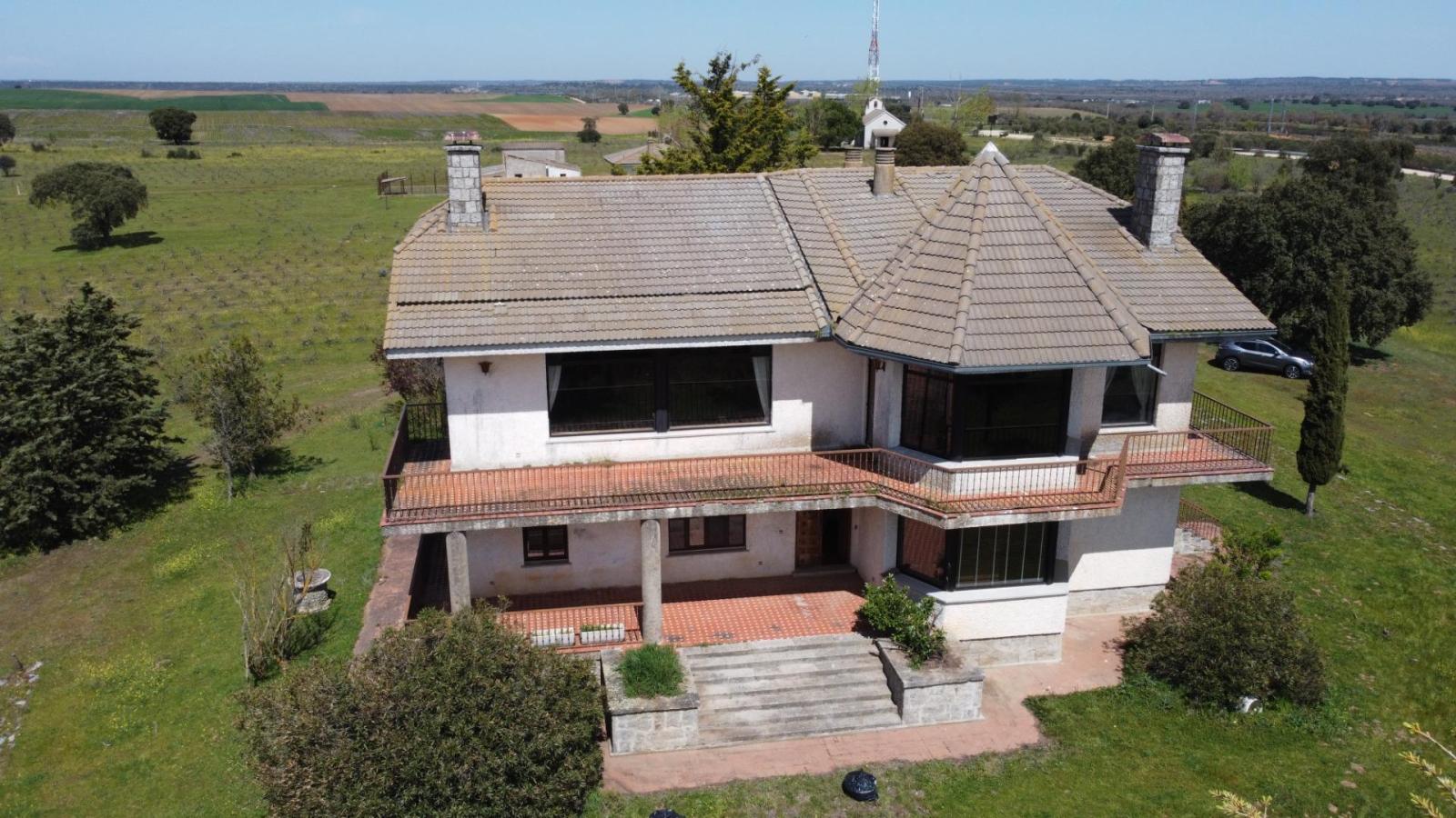 Chalet for Sale in Topas