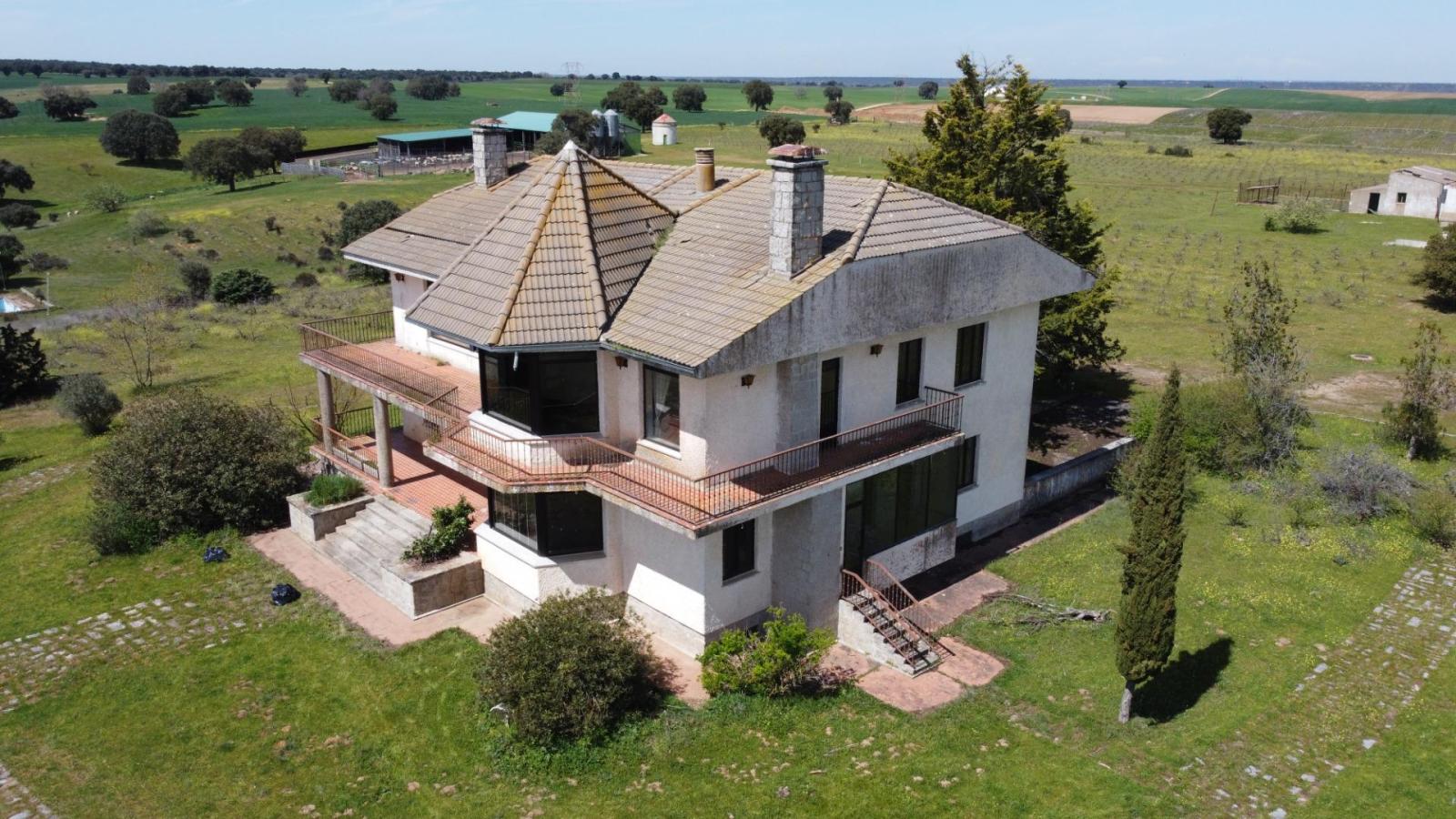 Chalet for Sale in Topas