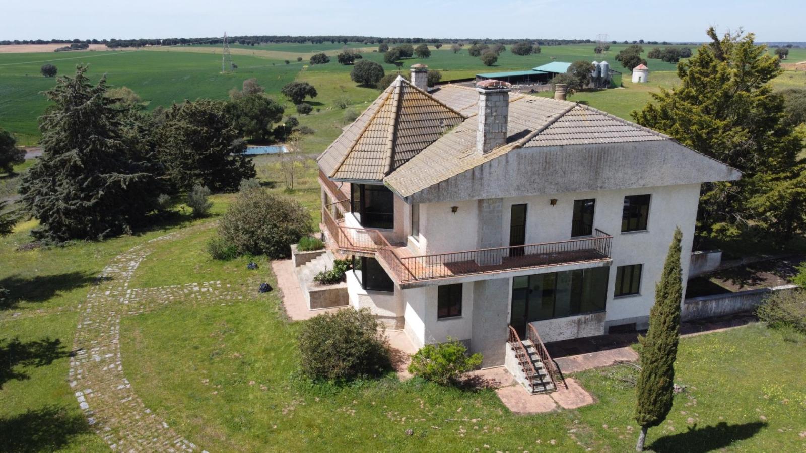 Chalet for Sale in Topas