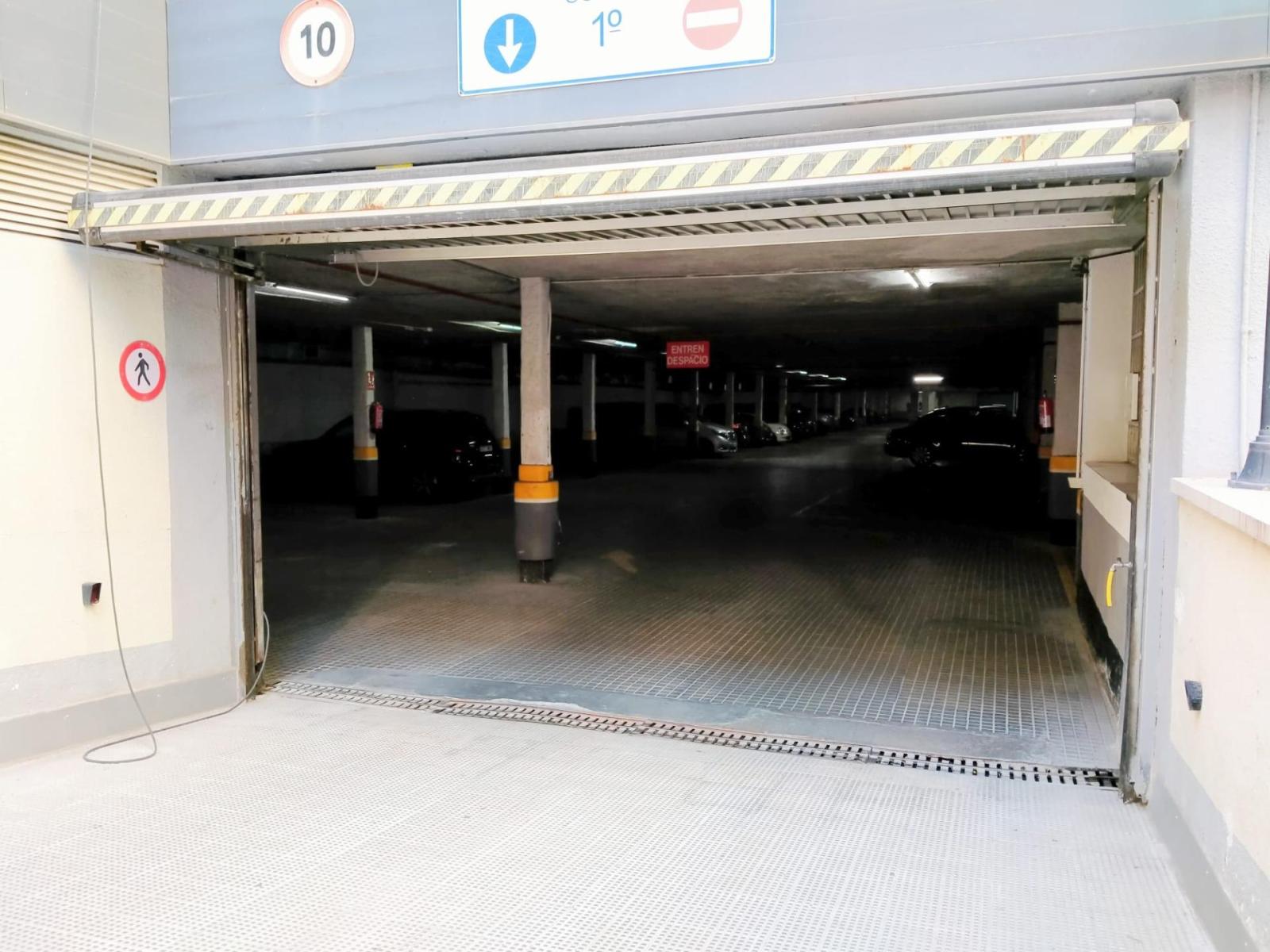 Garage for Sale in Madrid