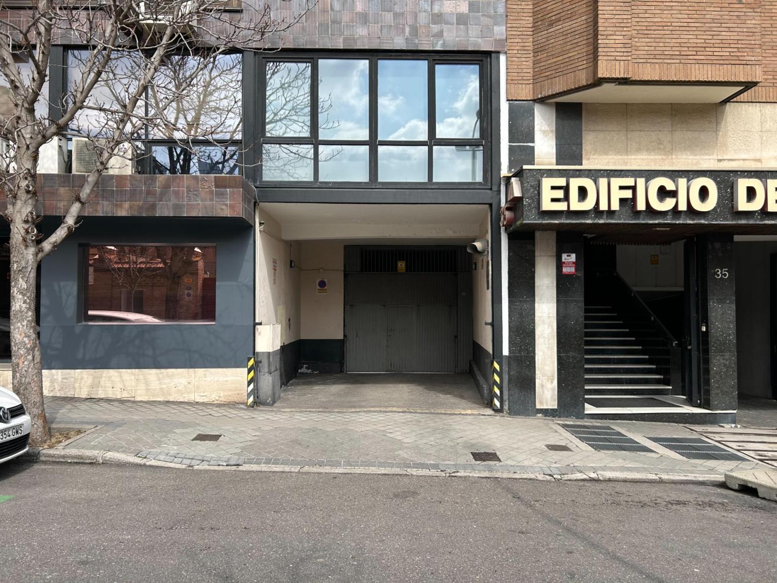 Garage for Sale in Madrid